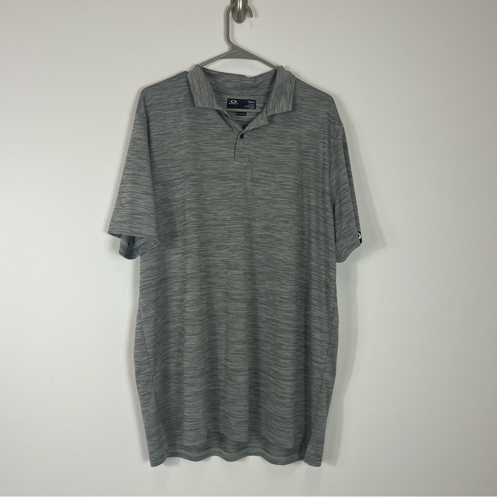 Like New  Men’s Med Oakley Polo Shirt - A78